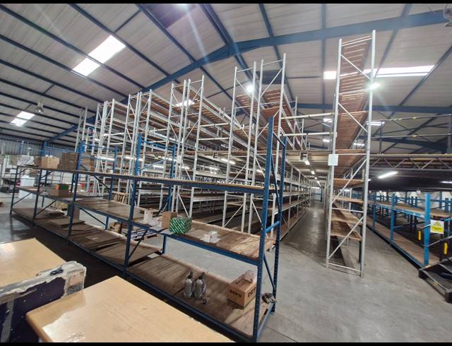2,100M² WAREHOUSE TO LET IN JET PARK